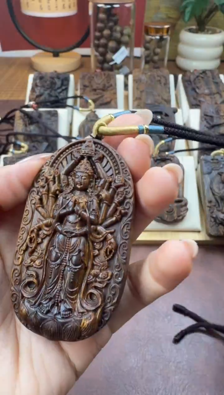 木木雕款 芽庄  站千手观音  7cm 送养香瓶