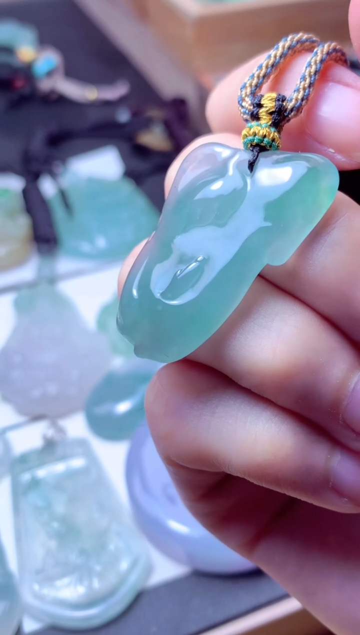 颈饰未镶嵌翡翠天然A货翡翠