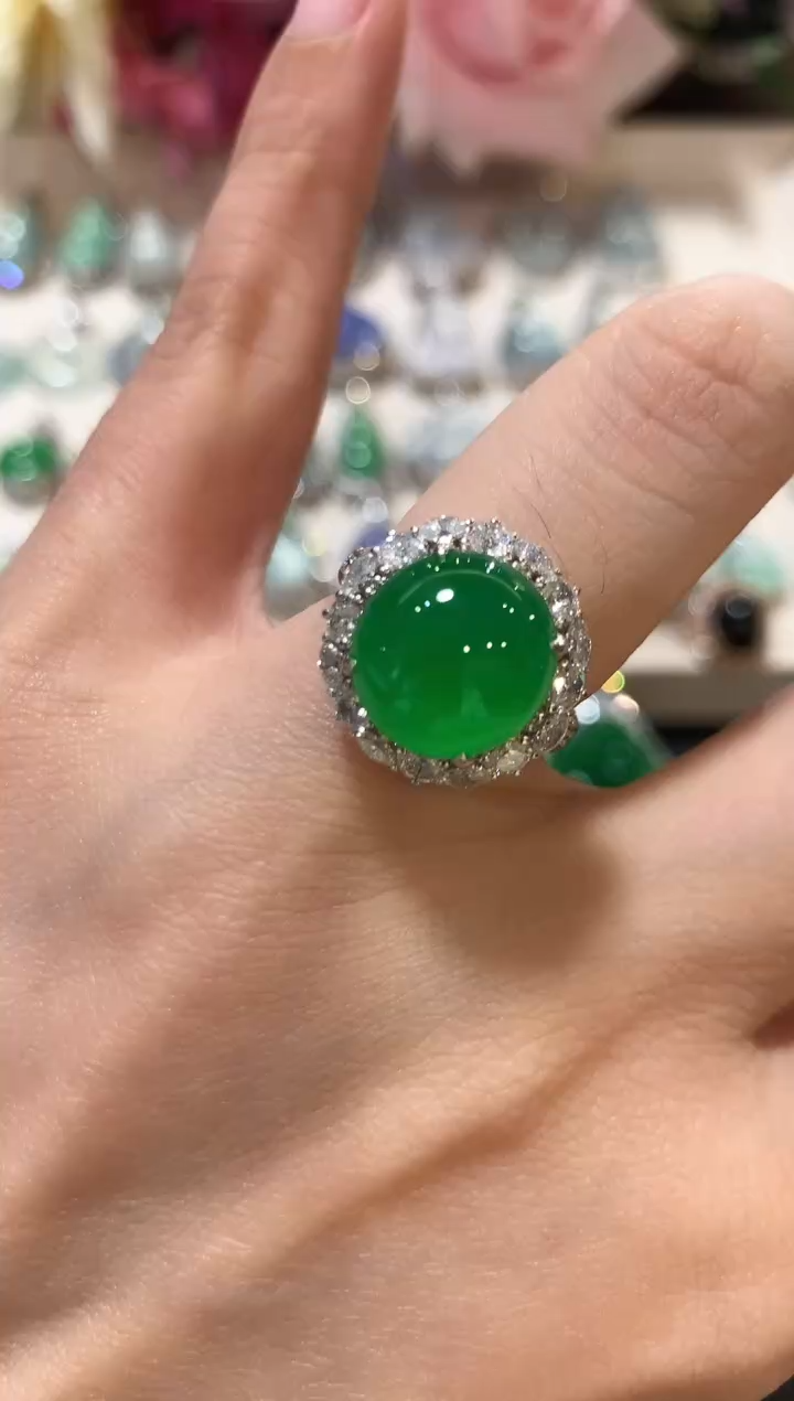 18K金镶嵌戒指翡翠兔**?v1   