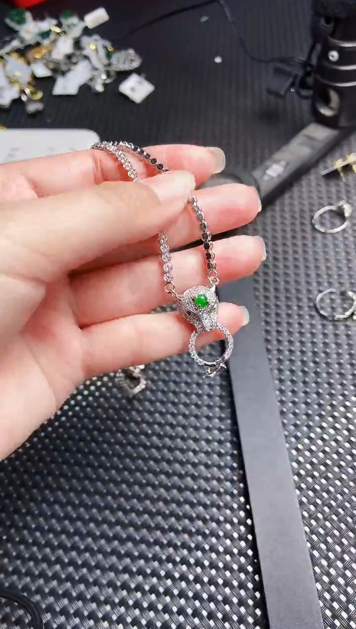 【闪购商品】翡翠颈饰未镶嵌11111111