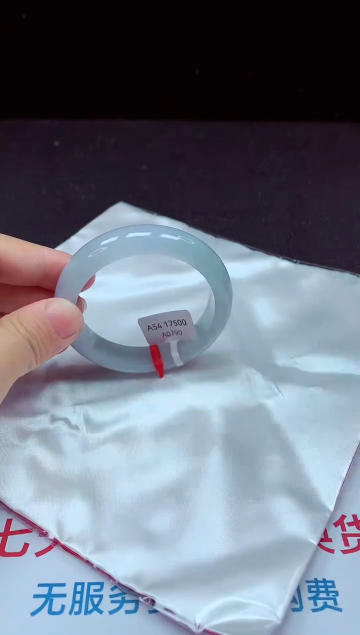 【闪购商品】翡翠手镯未镶嵌镯子55+