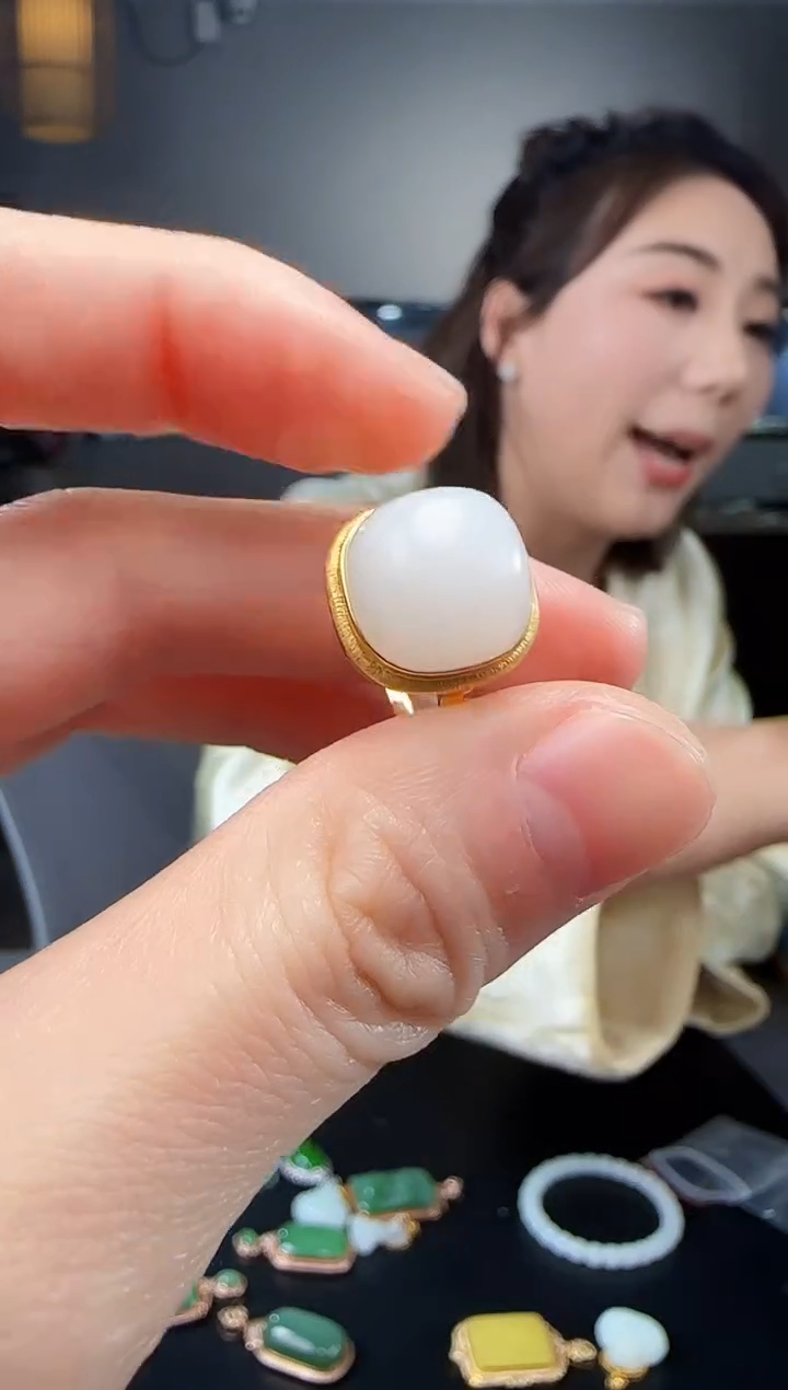 【闪购商品】和田玉戒指18K金镶嵌1