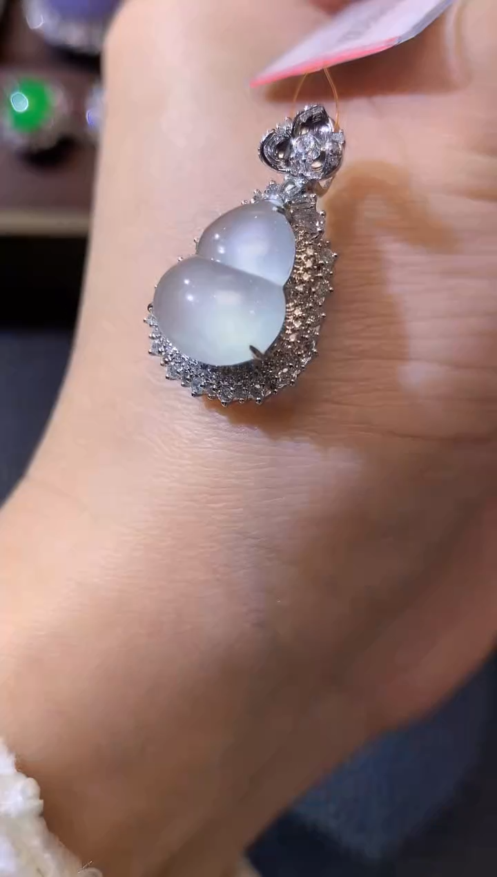 【闪购商品】翡翠吊坠(不含链)18K金镶嵌C10