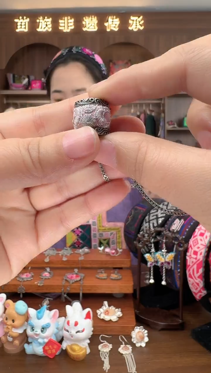 【闪购商品】织绣扶光苗绣传承62