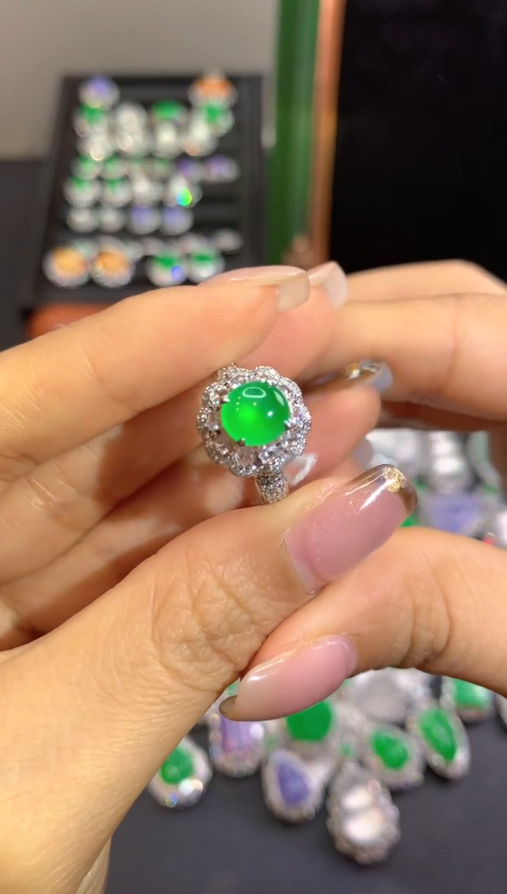 18K金镶嵌戒指翡翠翡翠