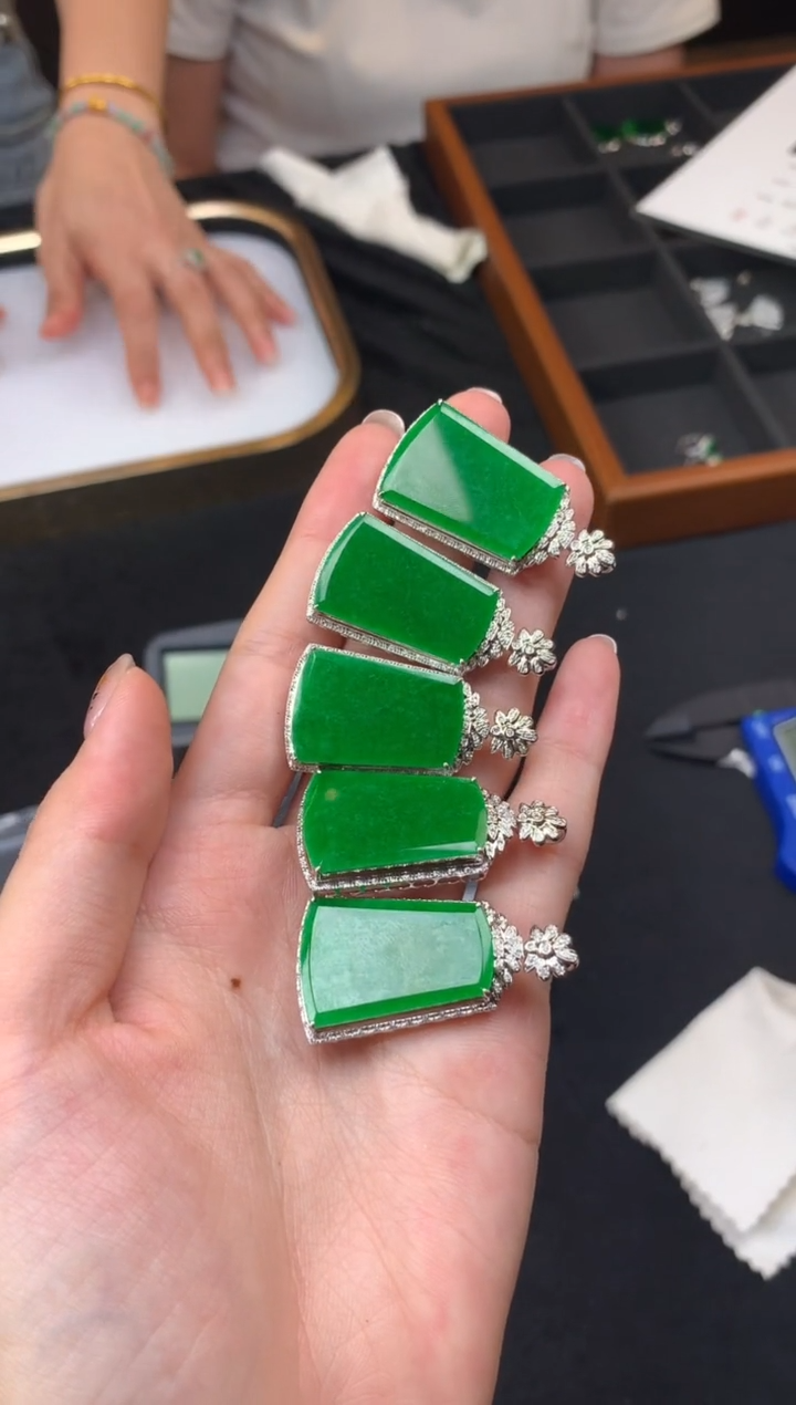 翡翠18K金镶嵌颈饰7001696/345/多样性发/1件