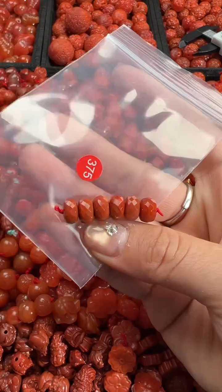 【闪购商品】南红玛瑙未镶嵌颈饰1