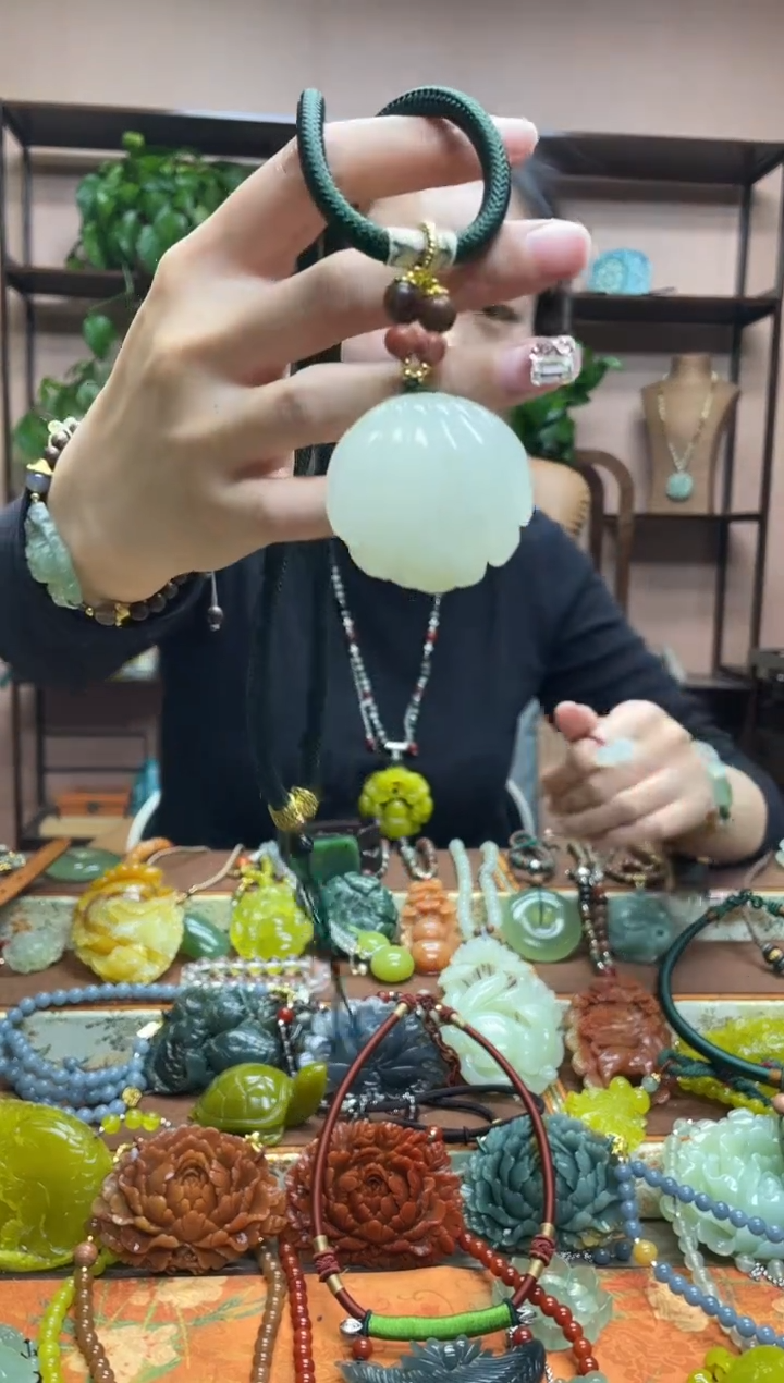 未镶嵌岫玉吊坠·