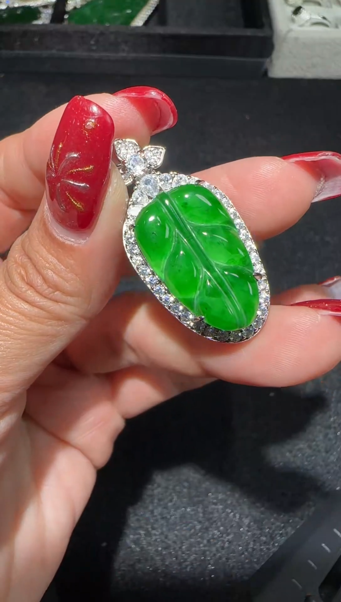 【闪购商品】翡翠吊坠(赠链)未镶嵌多样性发货拍一发一