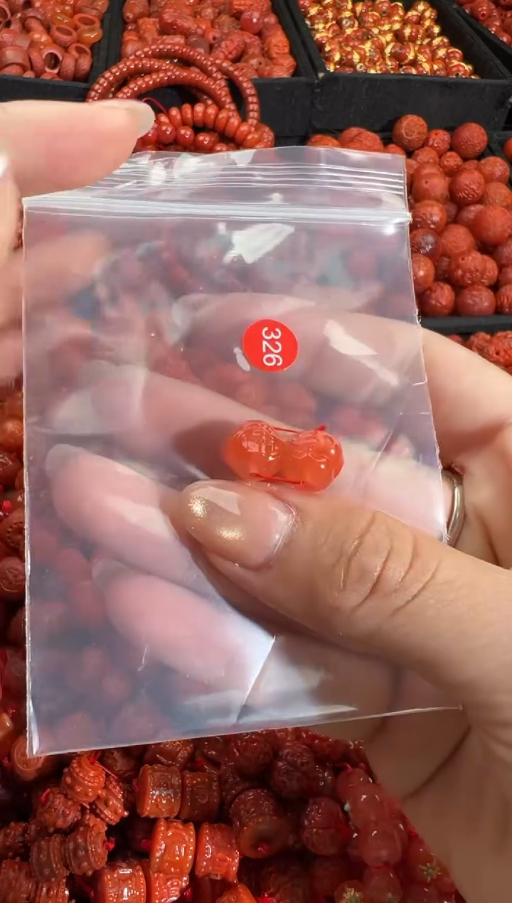 南红玛瑙未镶嵌颈饰1