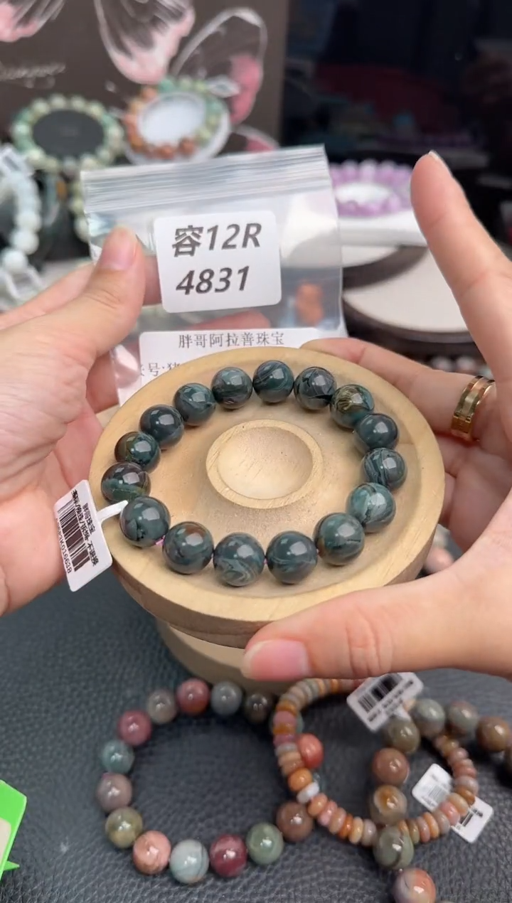 未镶嵌手链石英质玉猪**?12R4831