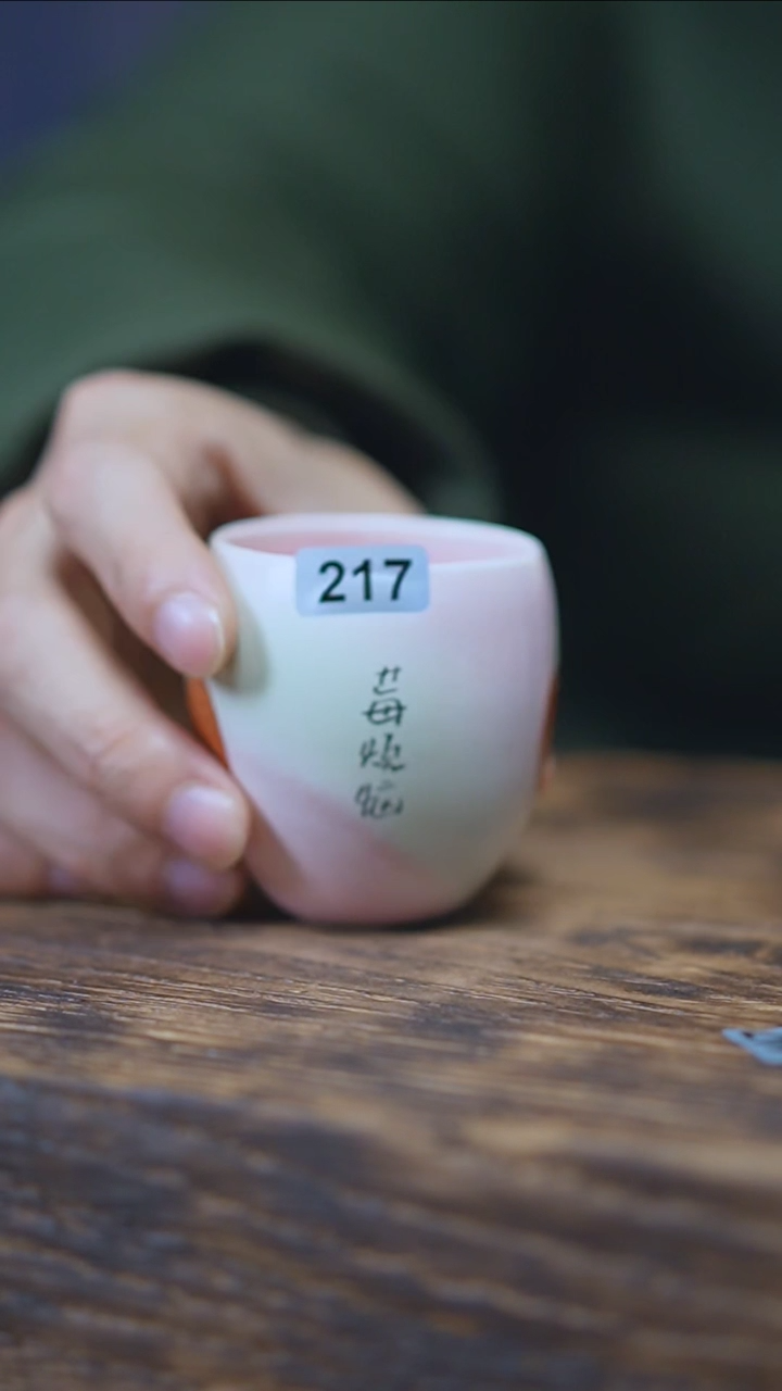 【闪购商品】217景德镇手绘草莓单杯