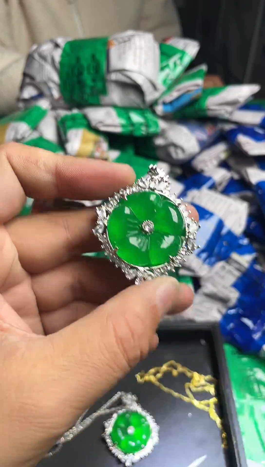 强 子 收 货时尚吊坠V-28