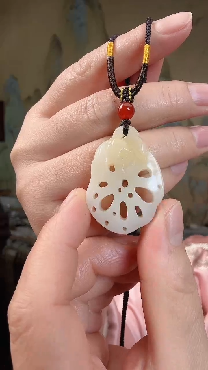 颈饰未镶嵌和田玉.