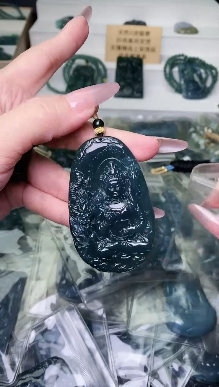 颈饰未镶嵌翡翠 