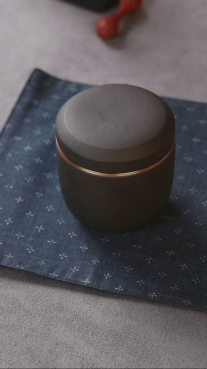 紫砂罐子黑色素罐子