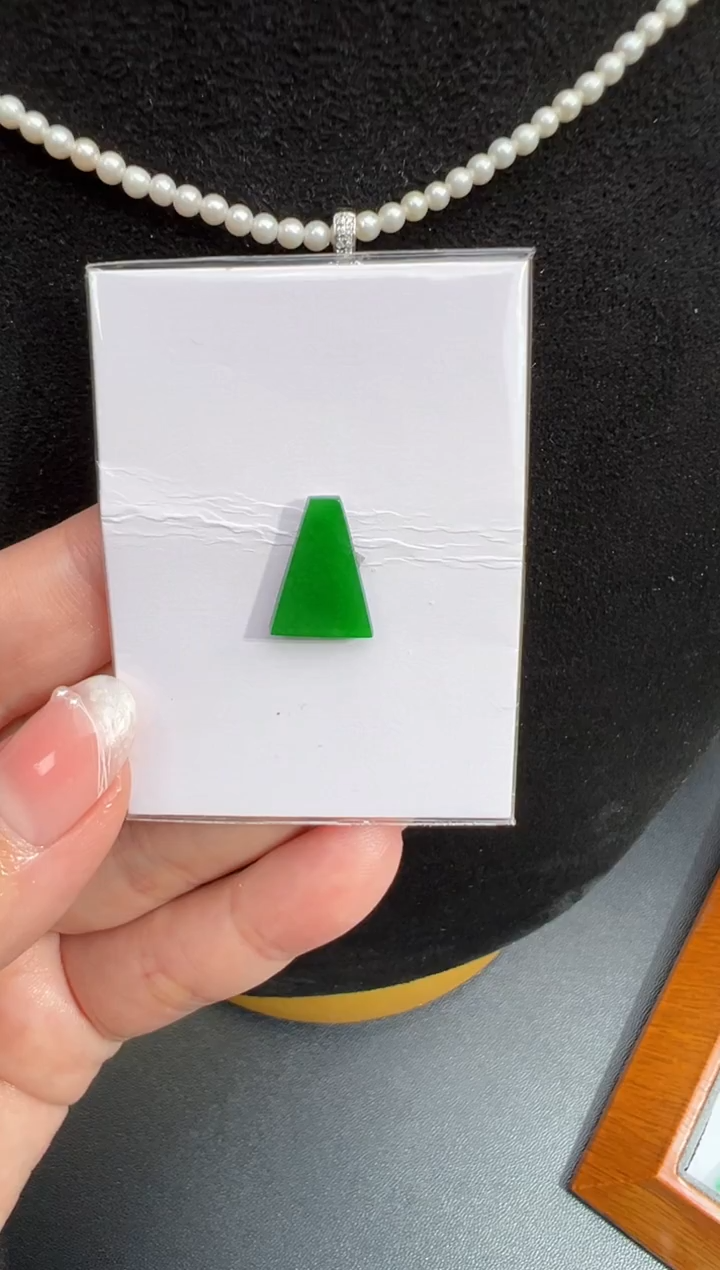 未镶嵌定制翡翠13.7*10*2.3无事牌（不含链）