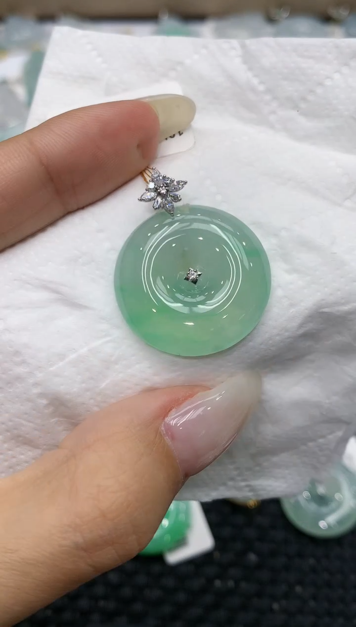 颈饰18K金镶嵌翡翠111111111111