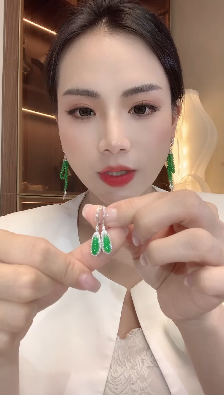 【闪购商品】翡翠18K金镶嵌耳饰C58一对