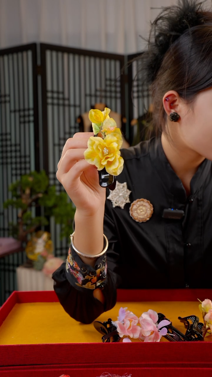 刺绣非遗绒花手工饰品