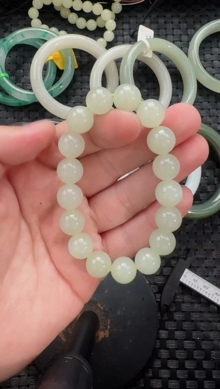 颈饰未镶嵌和田玉12mm晴水手串
