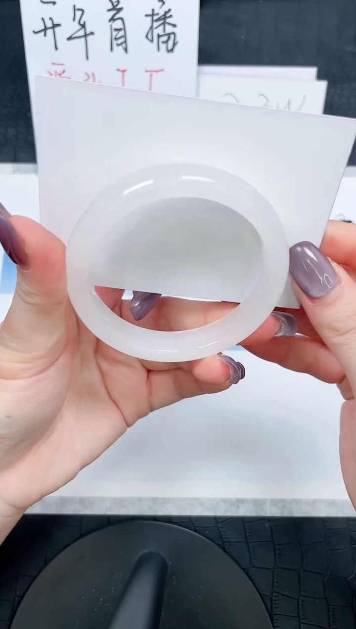 【闪购商品】石英质玉手镯未镶嵌126-55.6