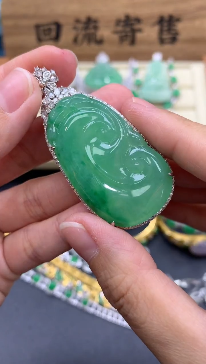 翡翠18K金镶嵌颈饰674-中国好珍宝