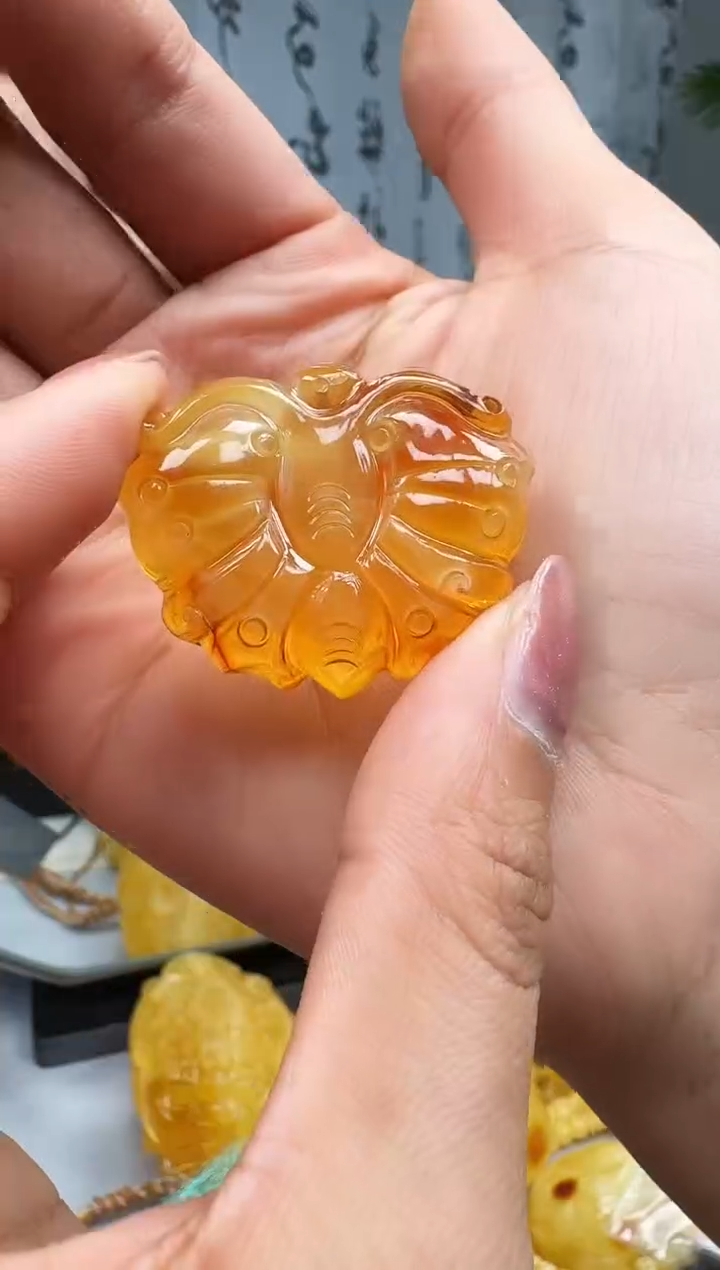 【闪购商品】琥珀裸石未镶嵌挂坠