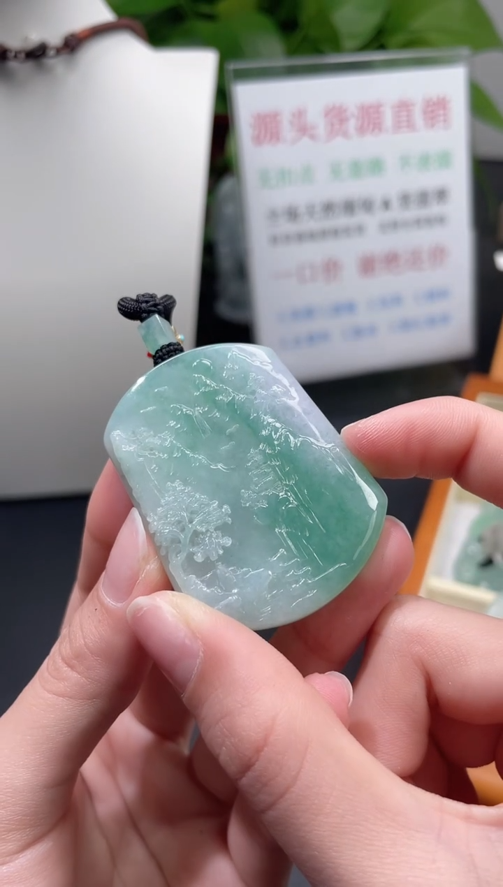 【闪购商品】翡翠颈饰未镶嵌山水