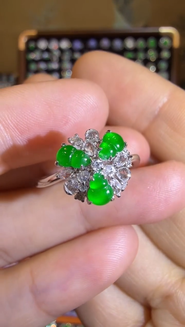 【闪购商品】翡翠戒指18K金镶嵌帝王绿起光葫芦戒指