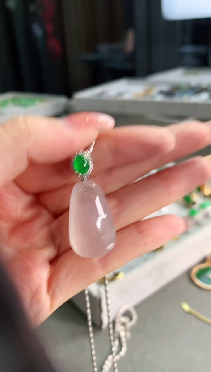 【闪购商品】翡翠吊坠(不含链)18K金镶嵌吊坠