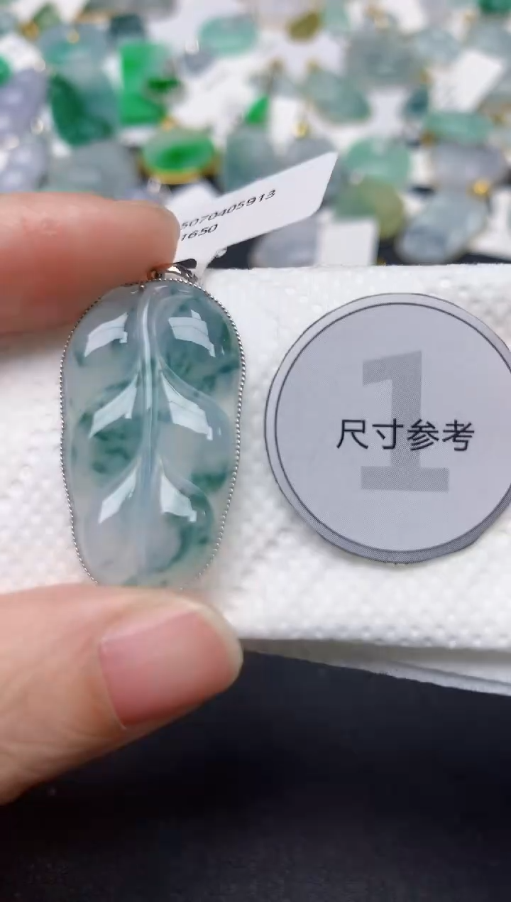 颈饰18K金镶嵌翡翠天然缅甸A货翡翠