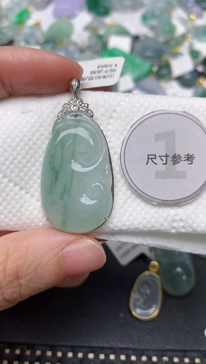 颈饰18K金镶嵌翡翠季*天然缅甸A货翡翠
