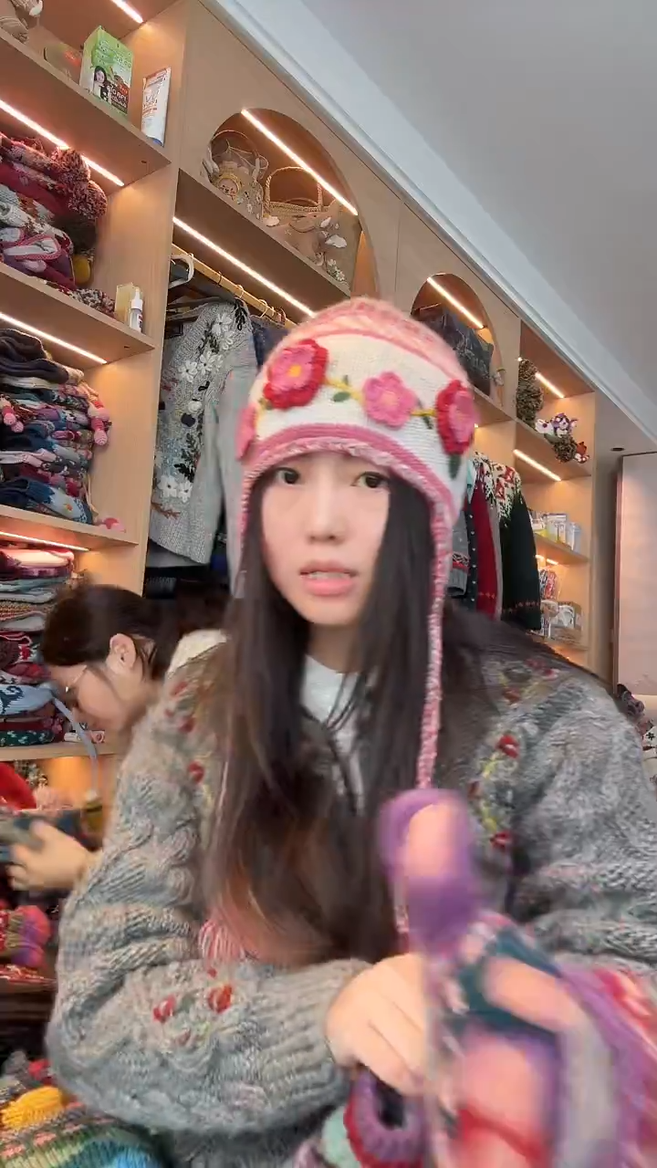 羊毛白粉立体花护耳帽