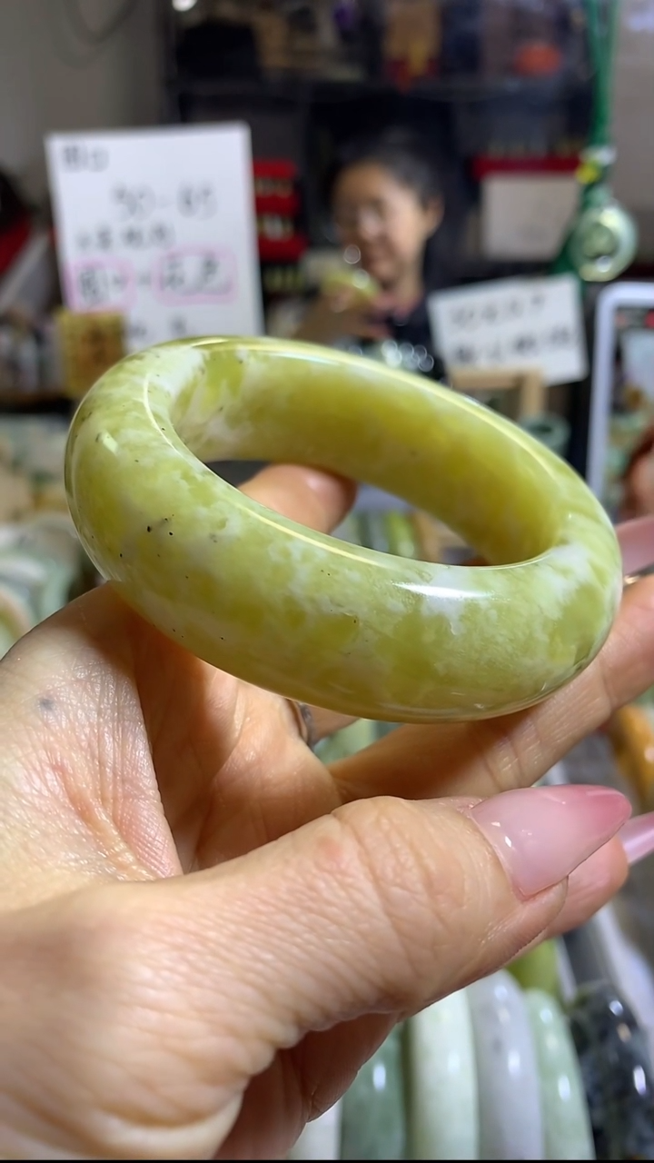 未镶嵌岫玉手镯54 54+ 包容