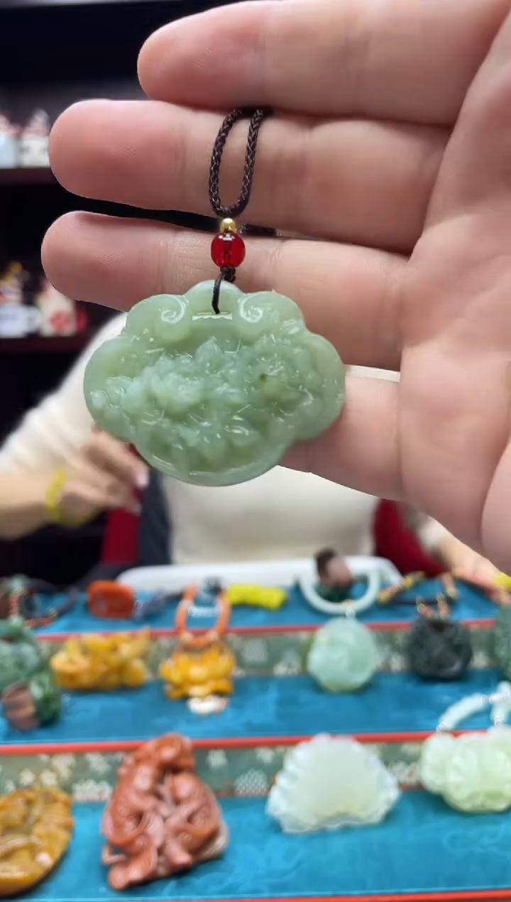 未镶嵌岫玉吊坠·