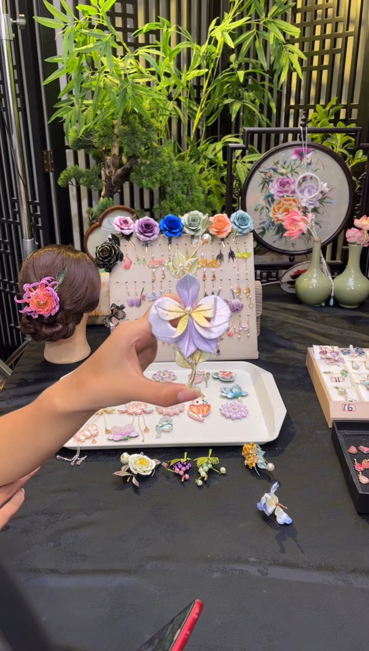 织绣龙****?非遗绒花手工饰品
