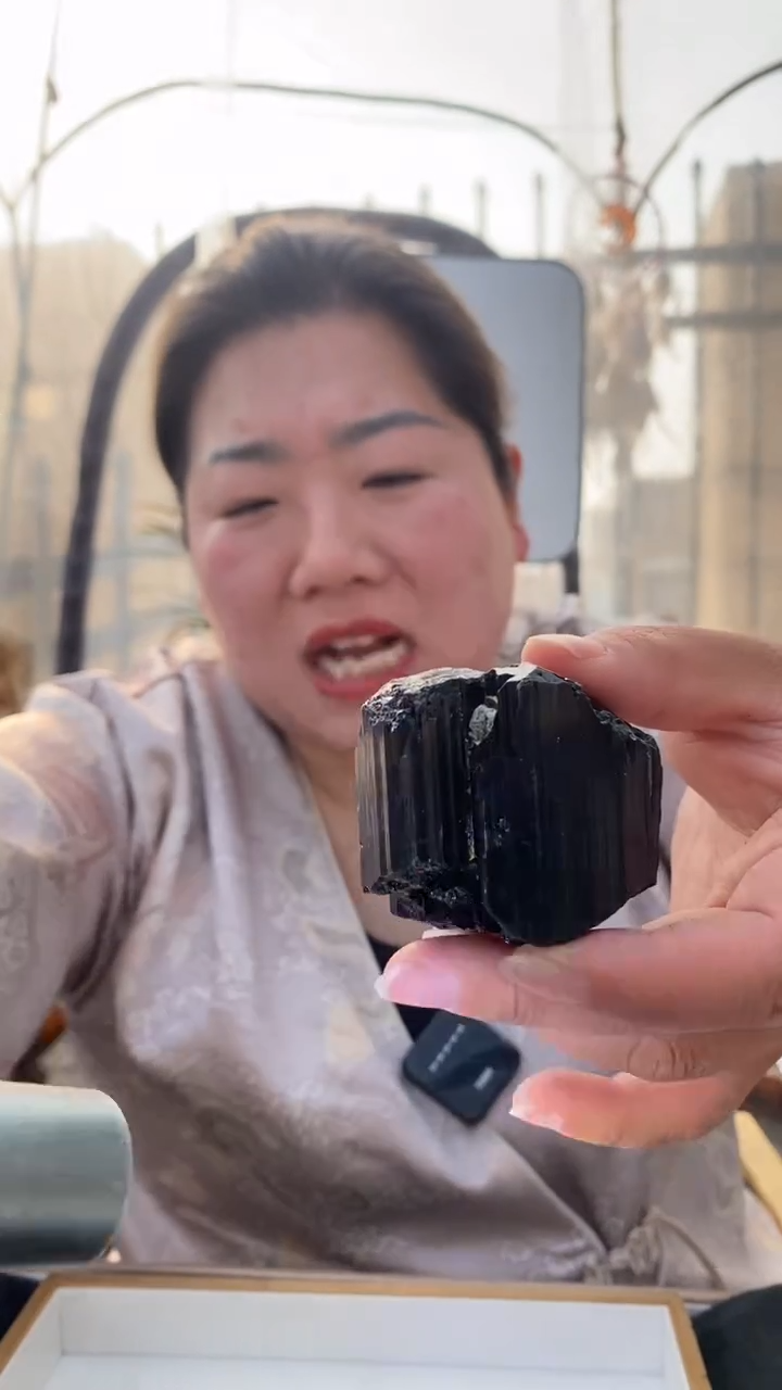 【闪购商品】碧玺原石未镶嵌黑碧玺原石D621