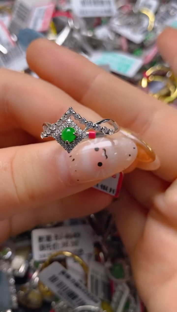 银S925镶嵌戒指翡翠百内无证书