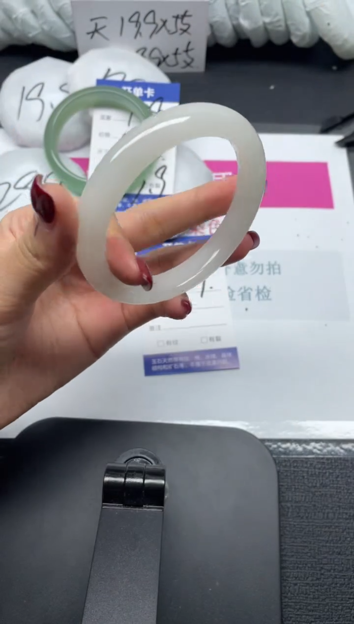 未镶嵌手镯石英质玉179-58