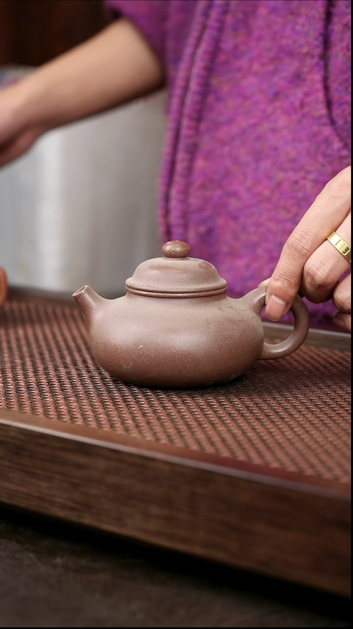 茶壶紫砂老紫泥容天{微瑕}