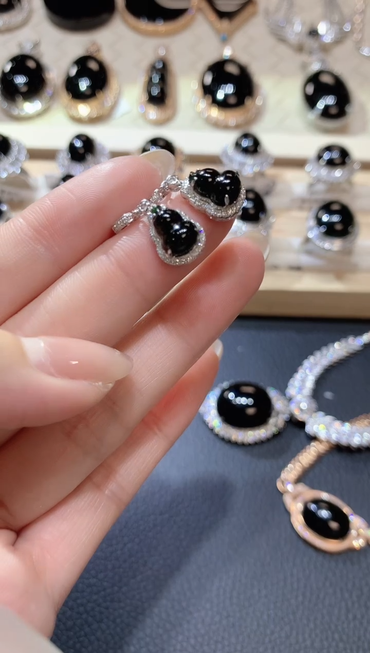 【闪购商品】翡翠吊坠(不含链)18K金镶嵌A10多样性发货一件