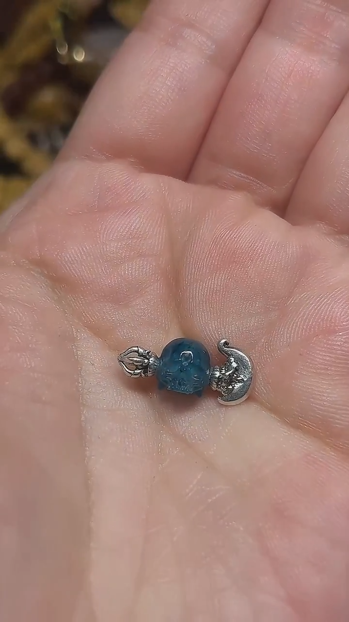 未镶嵌把件翡翠半鄂骷髅背云