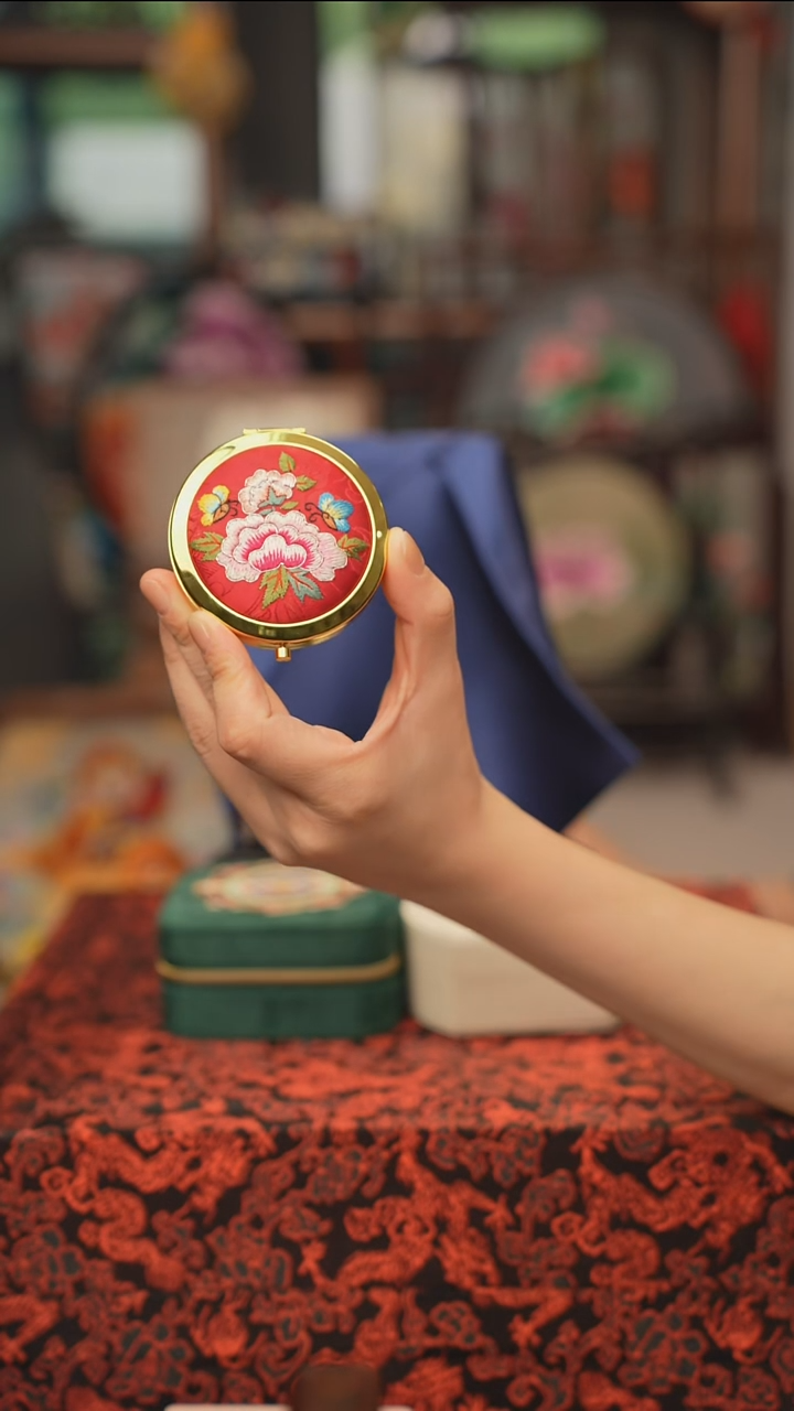 扇子绣花吊坠非遗