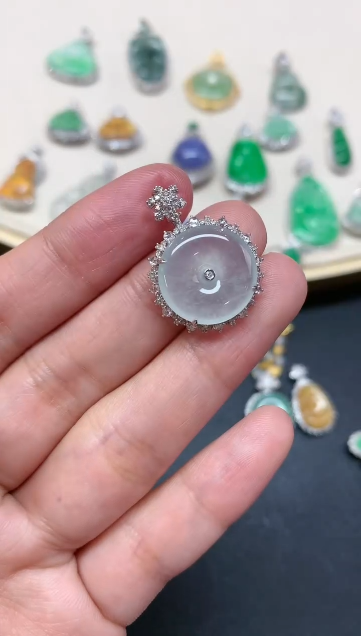 【闪购商品】翡翠吊坠(不含链)18K金镶嵌A66|6980