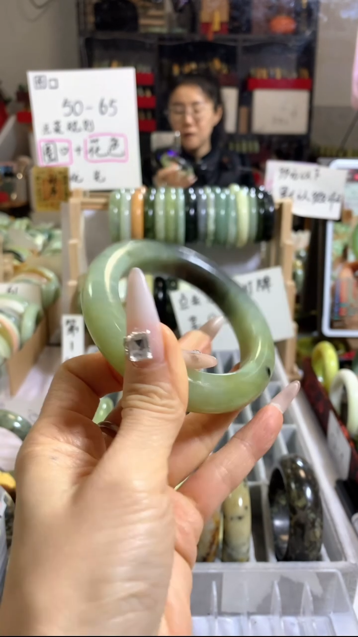 未镶嵌岫玉手镯42 60+ 包容