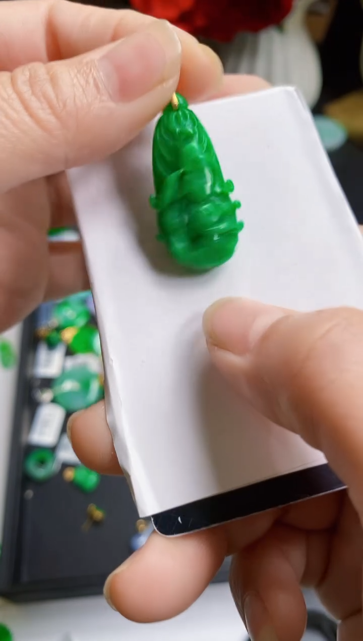 【闪购商品】翡翠颈饰18K金镶嵌白菜