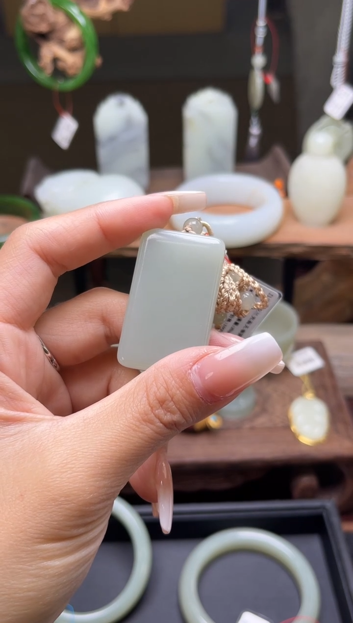 【闪购商品】和田玉吊坠未镶嵌且末迪克兰光面无事牌31227