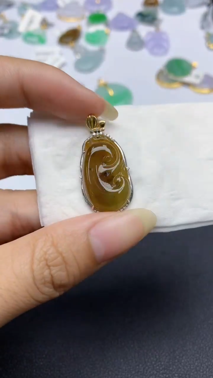 颈饰18K金镶嵌翡翠天然缅甸a货翡翠百元以上9元证书费自理