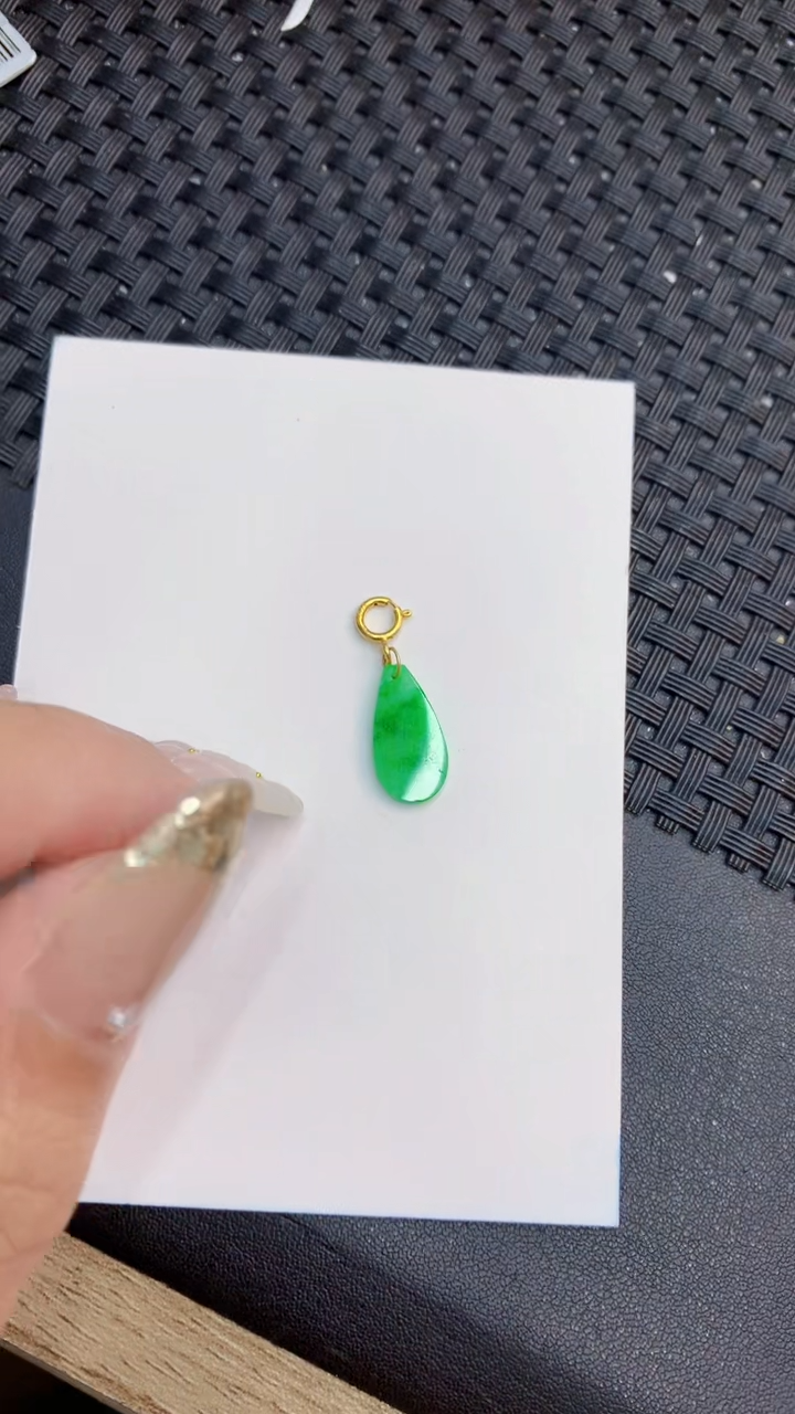 翡翠未镶嵌颈饰             8